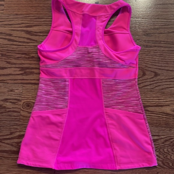 ATHLETA PR SPORTS RACERBACK TANK. BUILT IN BRA, BACK 2 POCKETS FUCHSIA SZ SMALL - Picture 2 of 10